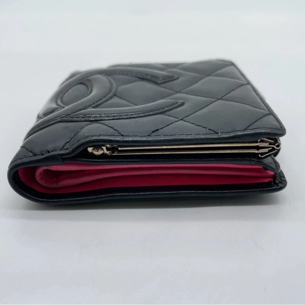 Auth Chanel Matelasse Cambon Leather
Black Clasp Bi-Fold Wallet W/Box